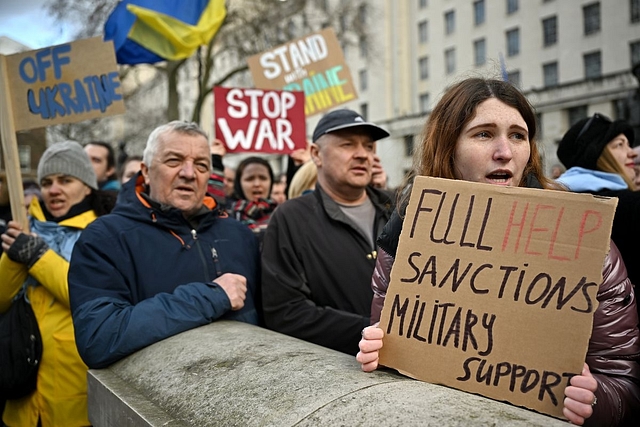 People in different countries protesting against Russia's military action 