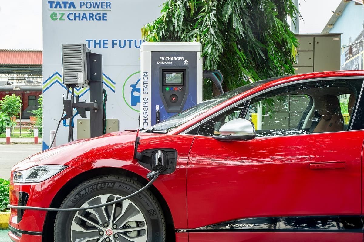 Tata Power Ties Up With Rustomjee Group To Set Up EV Charging Facilities In Its Residential And Commercial Complexes 