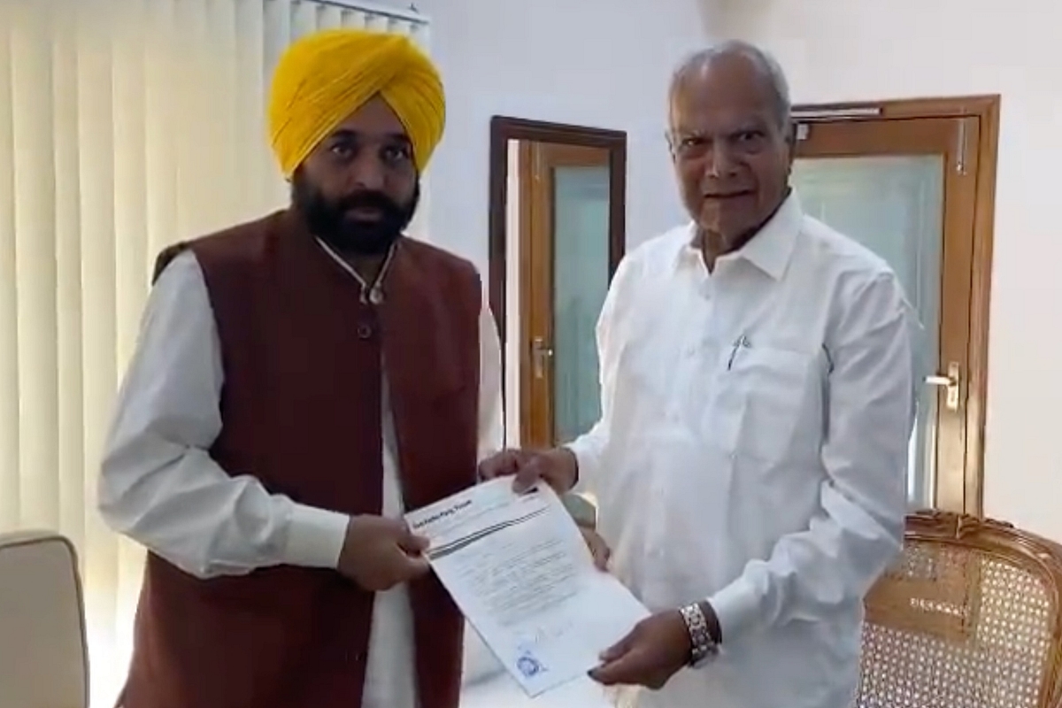Punjab: AAP's Bhagwant Mann Meets Governor Purohit To Stake Claim To Form Govt