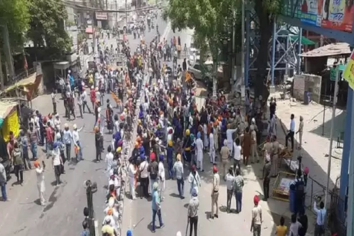 Punjab: Clashes In Patiala After Sword Wielding Pro-Khalistan Activists Pelt Stones At Shivsena Cadres Near Kali Devi Temple 