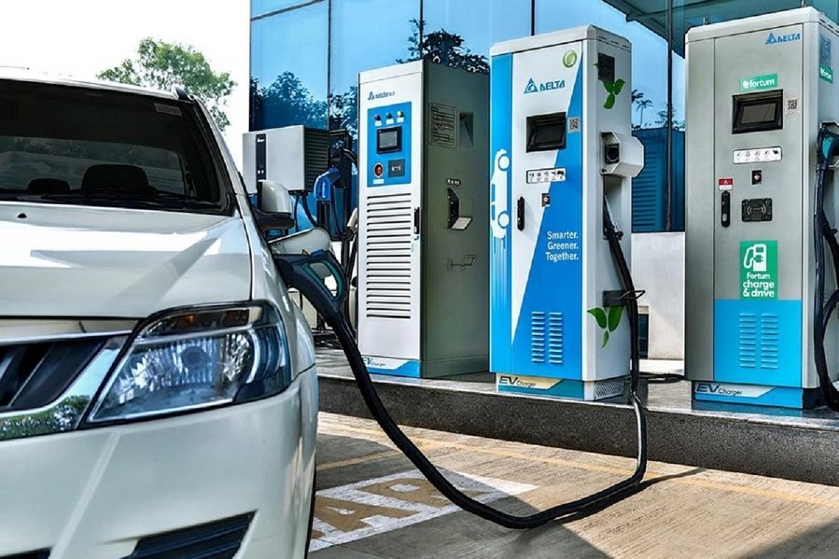 Maharashtra Govt To Mandate EV Charging Points For 30 Per Cent Parking Slots At Offices And Malls