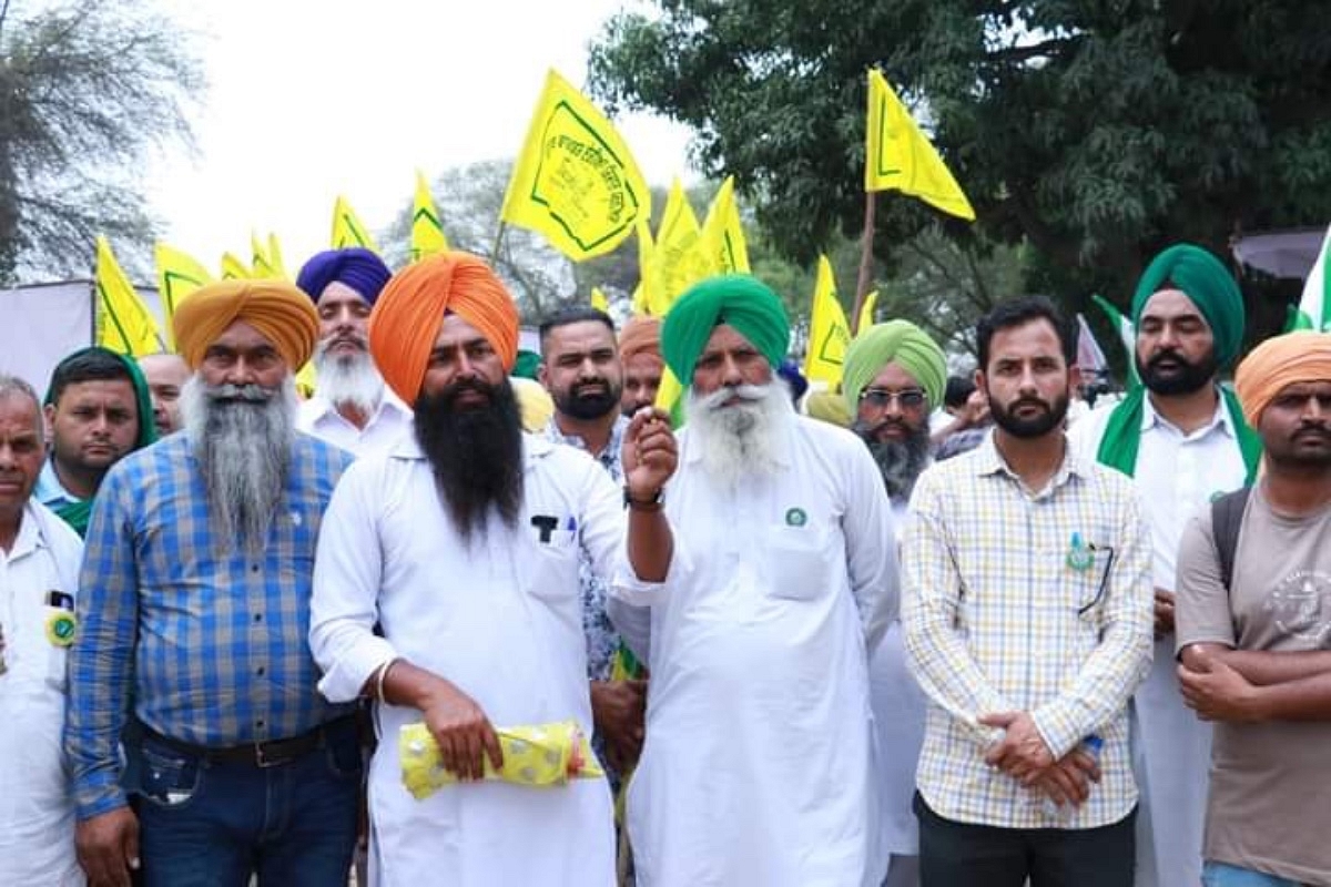 Punjab: After Being Stopped To March Towards Chandigarh, Protesting Farmers Spend Night On Road
