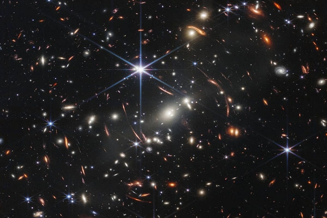 The image of SMACS 0723 by JWST (NASA)