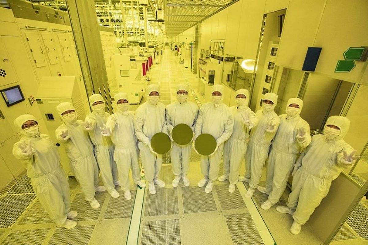 Samsung To Begin Mass Production Of 2nm Chip For Mobile Devices By 2025; 1.4nm Process Manufacturing To Begin In 2027