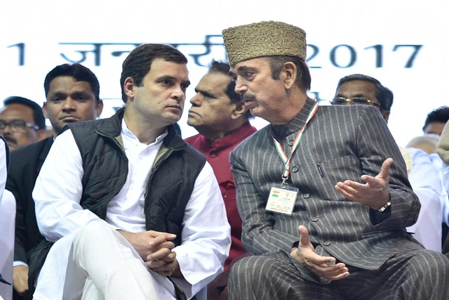 Congress President Rahul Gandhi with party leader Ghulam Nabi Azad at party’s Jan Vedna Sammelan. (Arun Sharma/Hindustan Times via Getty Images)