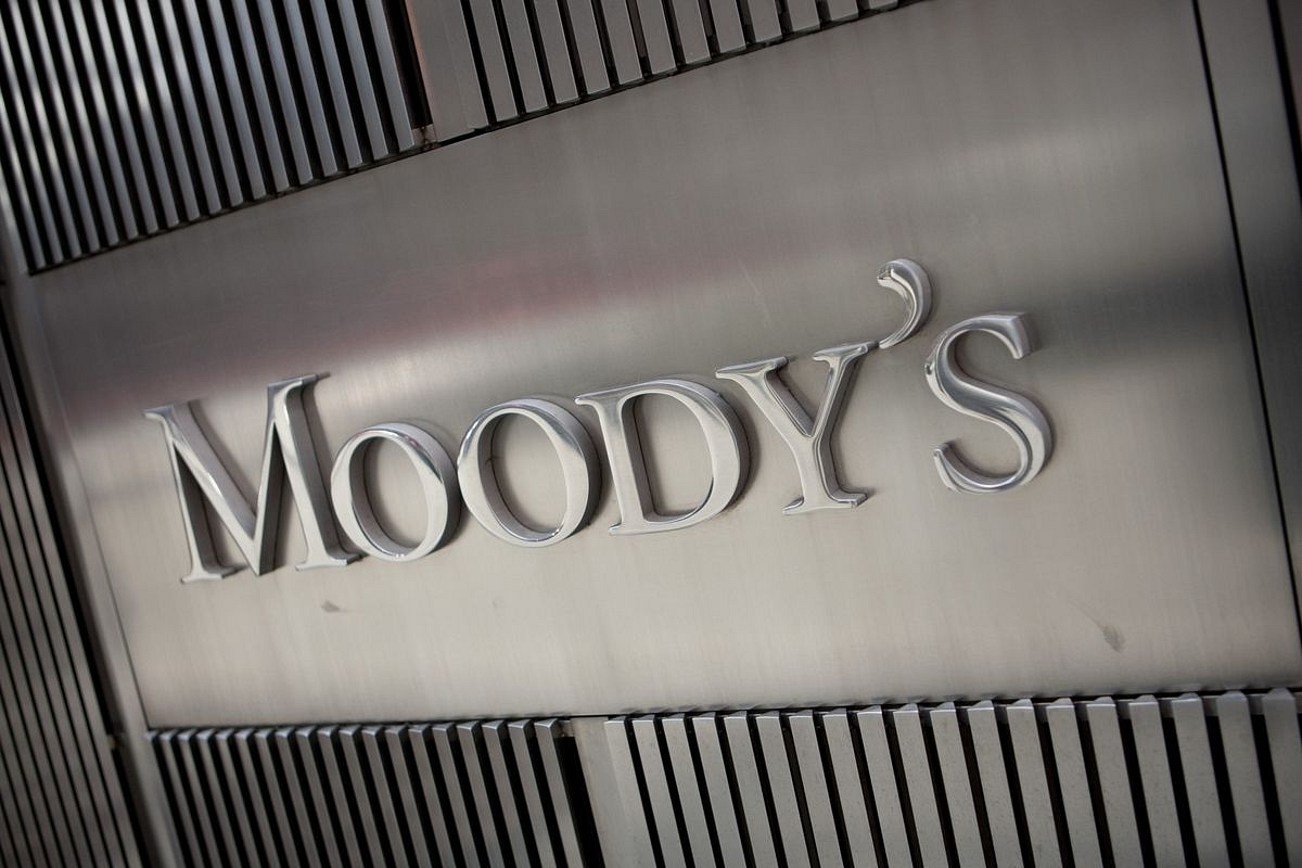 Amid Political Turmoil, Moody's Downgrades UK's Ratings Outlook