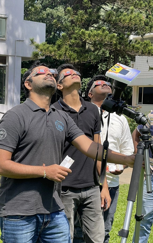 Viewing the Sun using an eclipse goggle (Photo: IIA Bengaluru/Twitter)