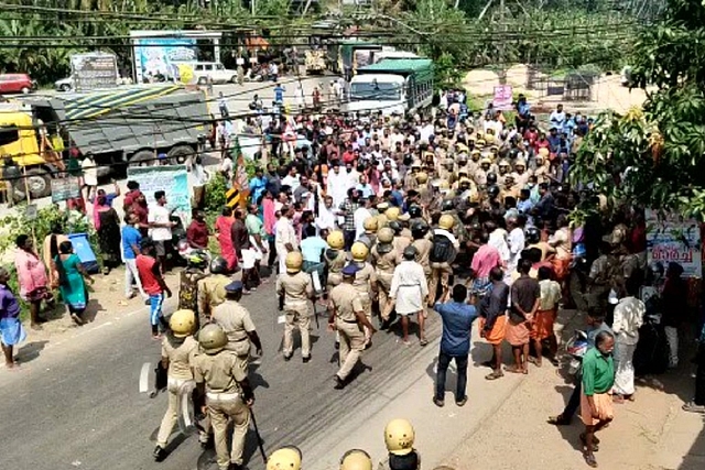 Protestors opposing Vizhinjam port construction blocking the trucks from entering the project site (@jishasurya/Twitter)