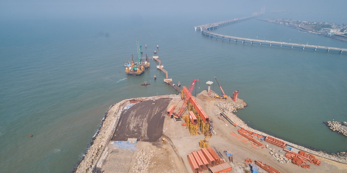 Mumbai's coastal road under construction at Bandra Worli Sea Link (@AshwiniBhide/Twitter)