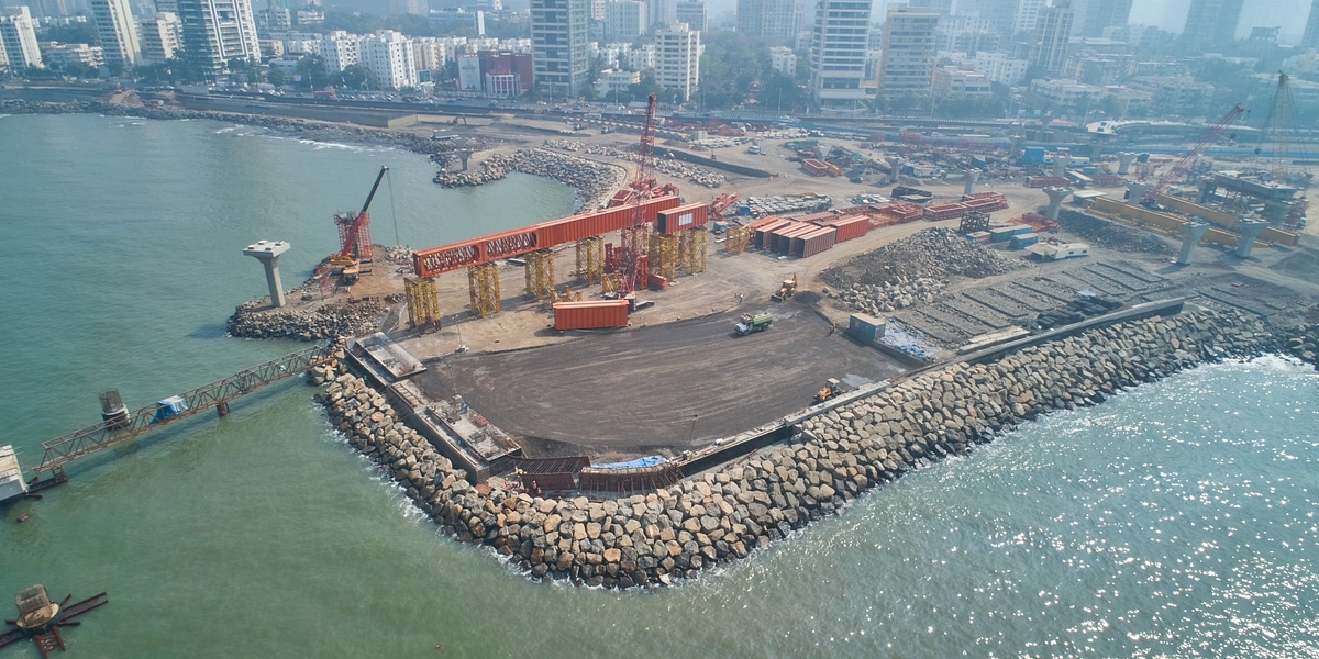 Mumbai's coastal road under construction on newly reclaimed land (@AshwiniBhide/Twitter)