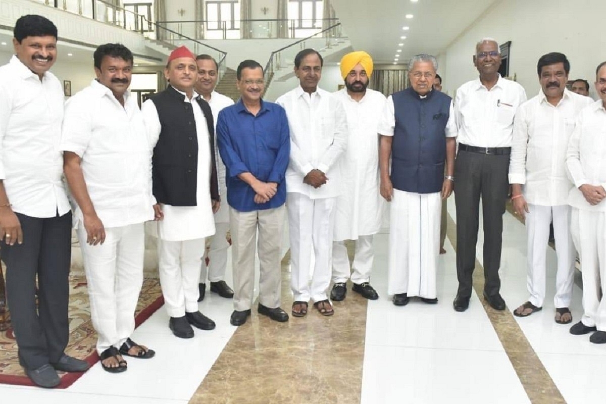 Third Front In Making? Kejriwal, Akhilesh And Communist's Only CM Pinarayi Vijayan Attends KCR’s Mega Rally In Telangana