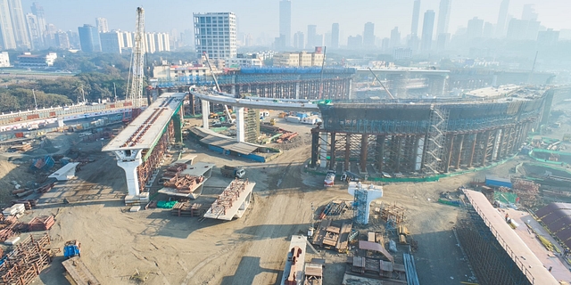 A multi level flyover of coastal road under construction (@AshwiniBhide/Twitter)