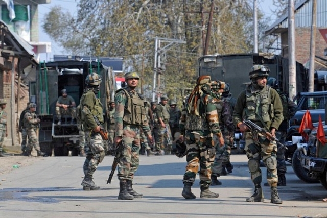 Indian Army soldiers during a gun battle between terrorists and security forces (representative image) (Waseem Andrabi/Hindustan Times via Getty Images)