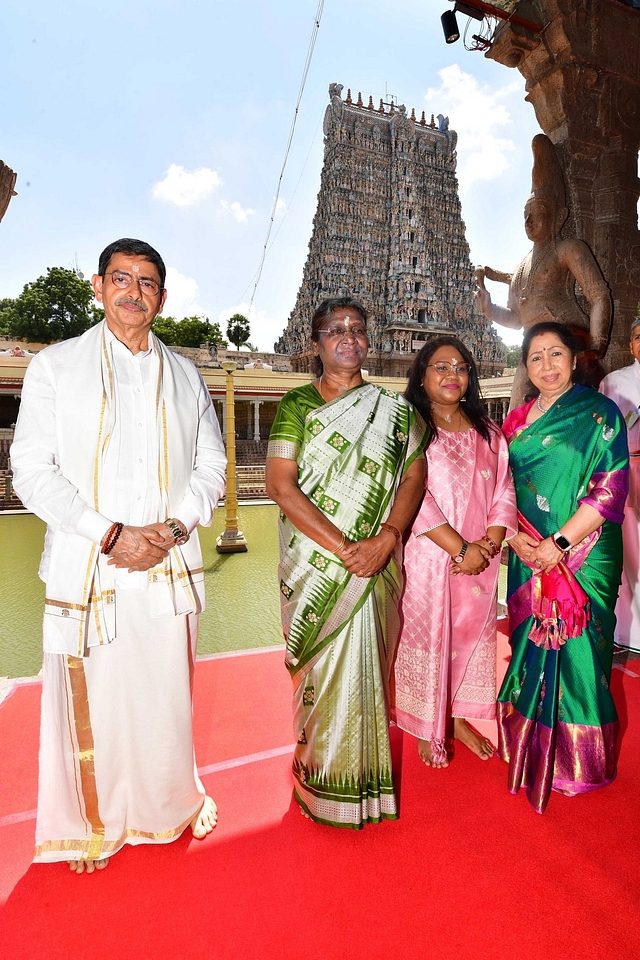 President Droupadi Murmu with Governor RN Ravi after darshan (PBNS)