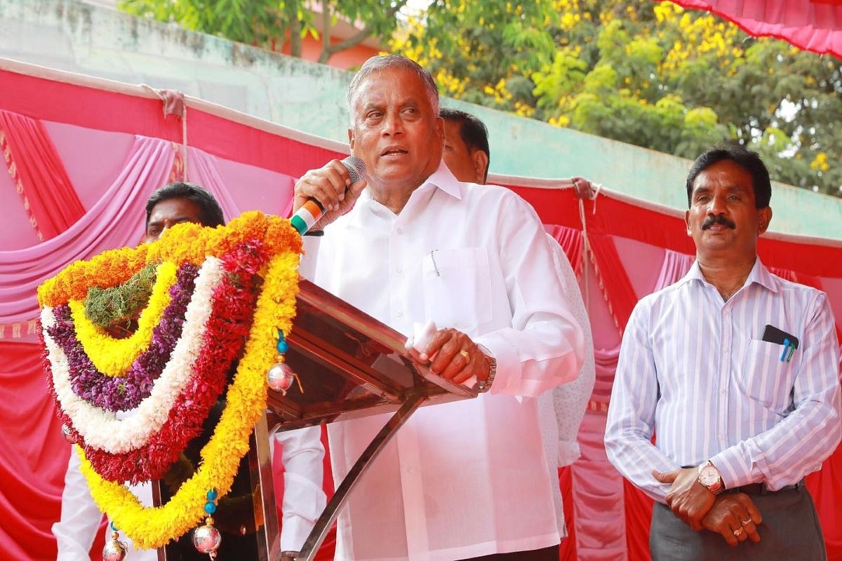 Karnataka: Big Relief For BJP as Housing Minister Somanna Scotches Speculations Of Quitting Party, Terms Yediyurappa 'Supreme Leader'
