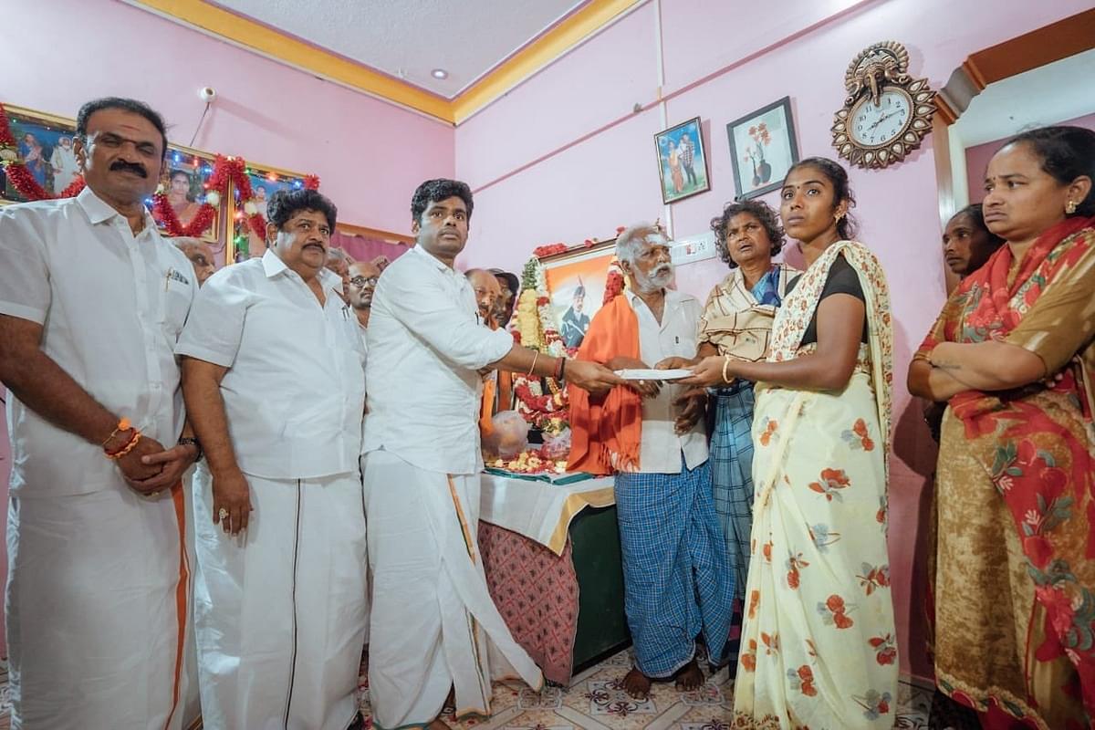 Tamil Nadu: Annamalai Hands Over Rs 10 Lakh Cheque On Behalf Of BJP To Wife Of Army Soldier Prabhu Who Was Beaten To Death By DMK Councillor