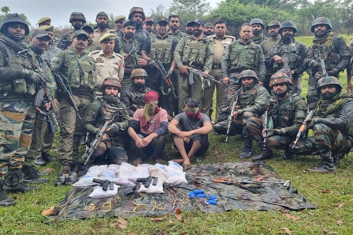 Indian Army Thwarts Infiltration Attempt By Terrorists In J&K's Poonch; Three Terrorists Apprehended, War Like Stores Recovered