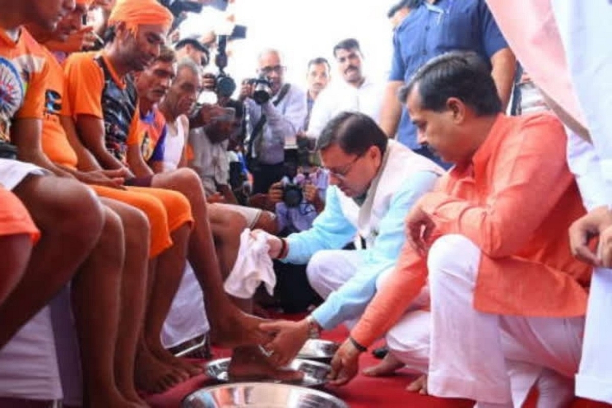 Uttarakhand CM Washes Feet of Kanwar Yatris Even As State Prepares For Their Welcome, Including Special Budget Allocation