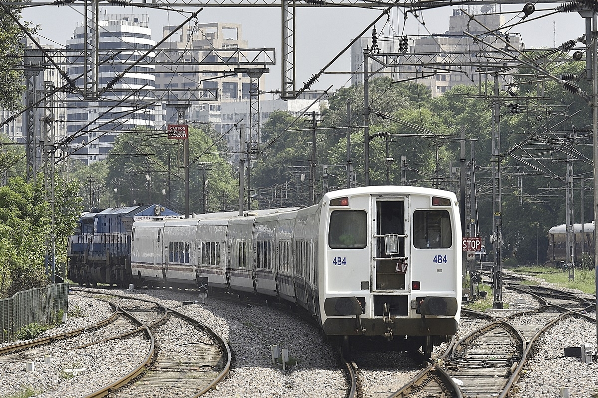 Indian Railways: Kavach System To Be Installed For Delhi–Mumbai, Delhi–Howrah Routes To Ensure 160 Kmph Train Speed 