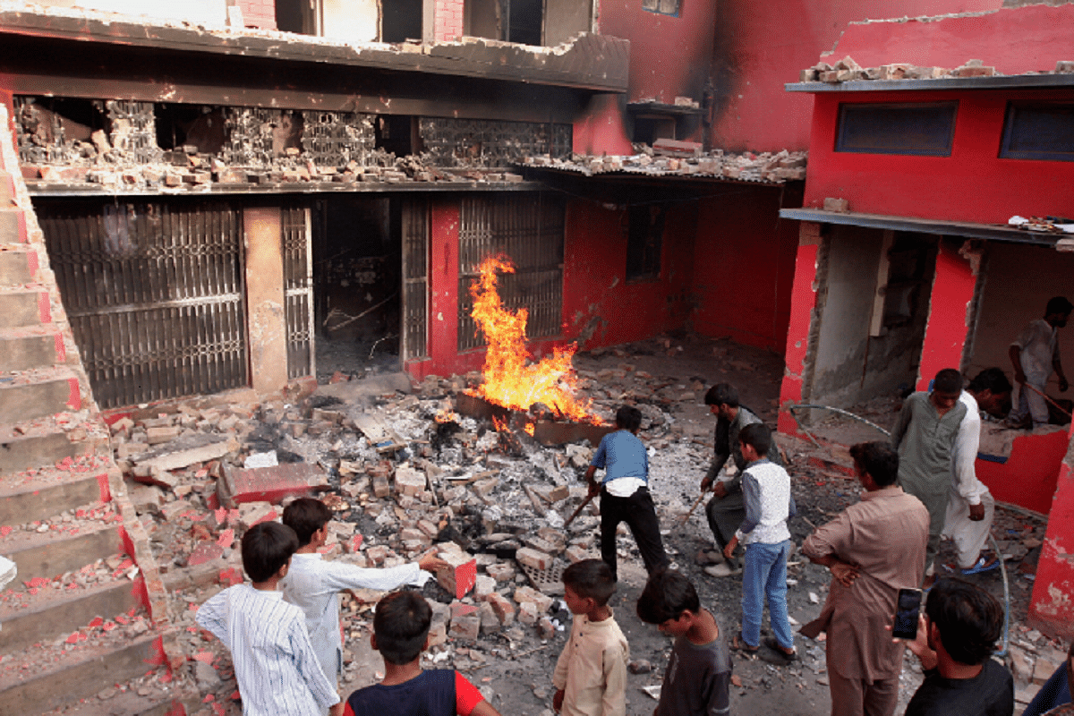 Pakistan: Muslim Mobs Burn Churches, Destroy Christian Homes In Faisalabad