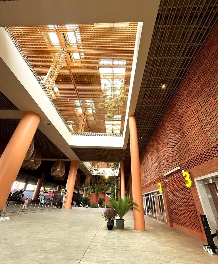 Amidst the bamboo-clad ceilings and natural light filtering through skylights  (Image source: author)