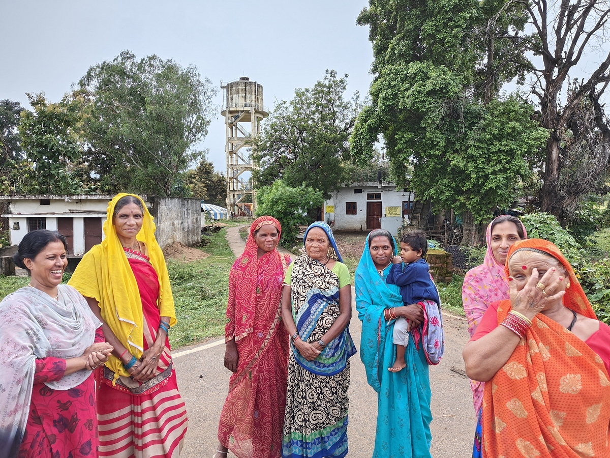 Bhagwati Yadav (extreme right) and her friends in Bansapur.

Yellow boxes on their homes indicating the funds received from PMAY. The water tanker is seen in the background. 
