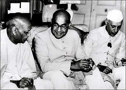 Patel (L) and Nehru (R) with Liaquat Ali Khan (centre)