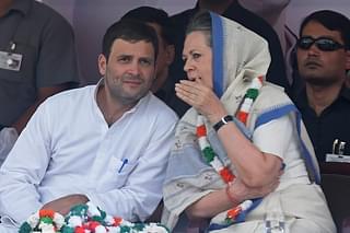 Rahul Gandhi with his mother Sonia Gandhi at the April 19 rally in Delhi. (Credits: AFP PHOTO / SAJJAD HUSSAIN)