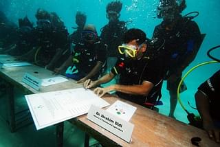 A photo of an under-water cabinet meeting in Maldives from 2010. (Credits: AFP PHOTO/HO/MALDIVES PRESIDENCY/Mohamed Seeneen)