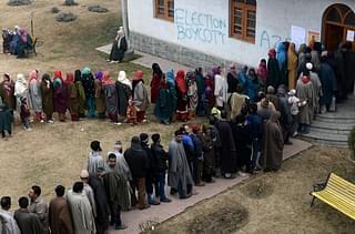 Despite call for boycott, Kashmiri voters queue in Srinagar.