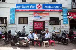 Outside the Central Bank of India branch in Allahabad. (Sanjay Kanojia/AFP/Getty Images)