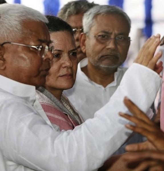 Sonia Gandhi, Lalu and Nitish Kumar (AFP PHOTO/ Deshakalyan CHOWDHURY)