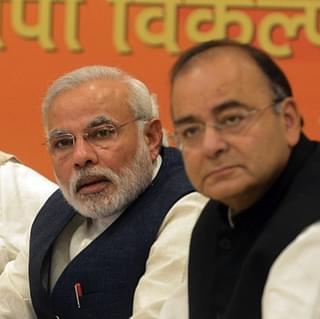 Prime Minister Narendra Modi (L) and Finance Minister, Arun Jaitley (Credits: AFP PHOTO/RAVEENDRAN)