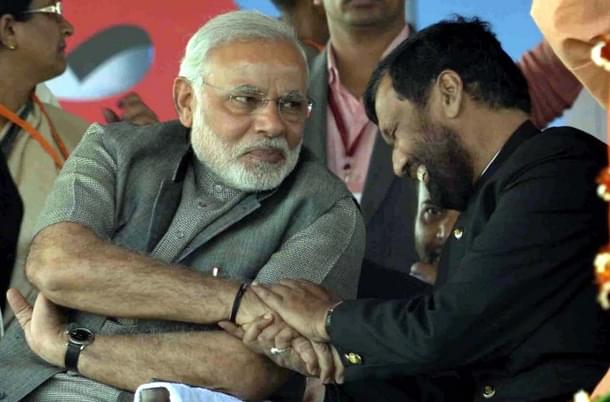 Narendra Modi with Ram Vilas Paswan (AFP PHOTO/STR)