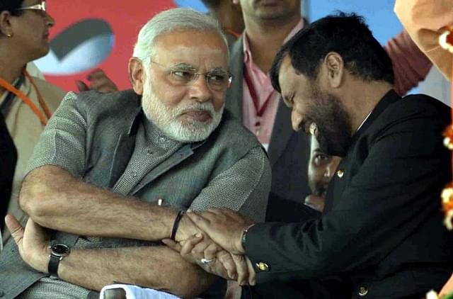 Narendra Modi with Ram Vilas Paswan (AFP PHOTO/STR)