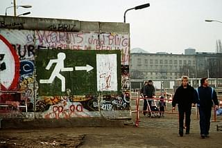 Picture taken soon after fall of Berlin Wall (Raphael Thiemard/Wikimedia Commons)
