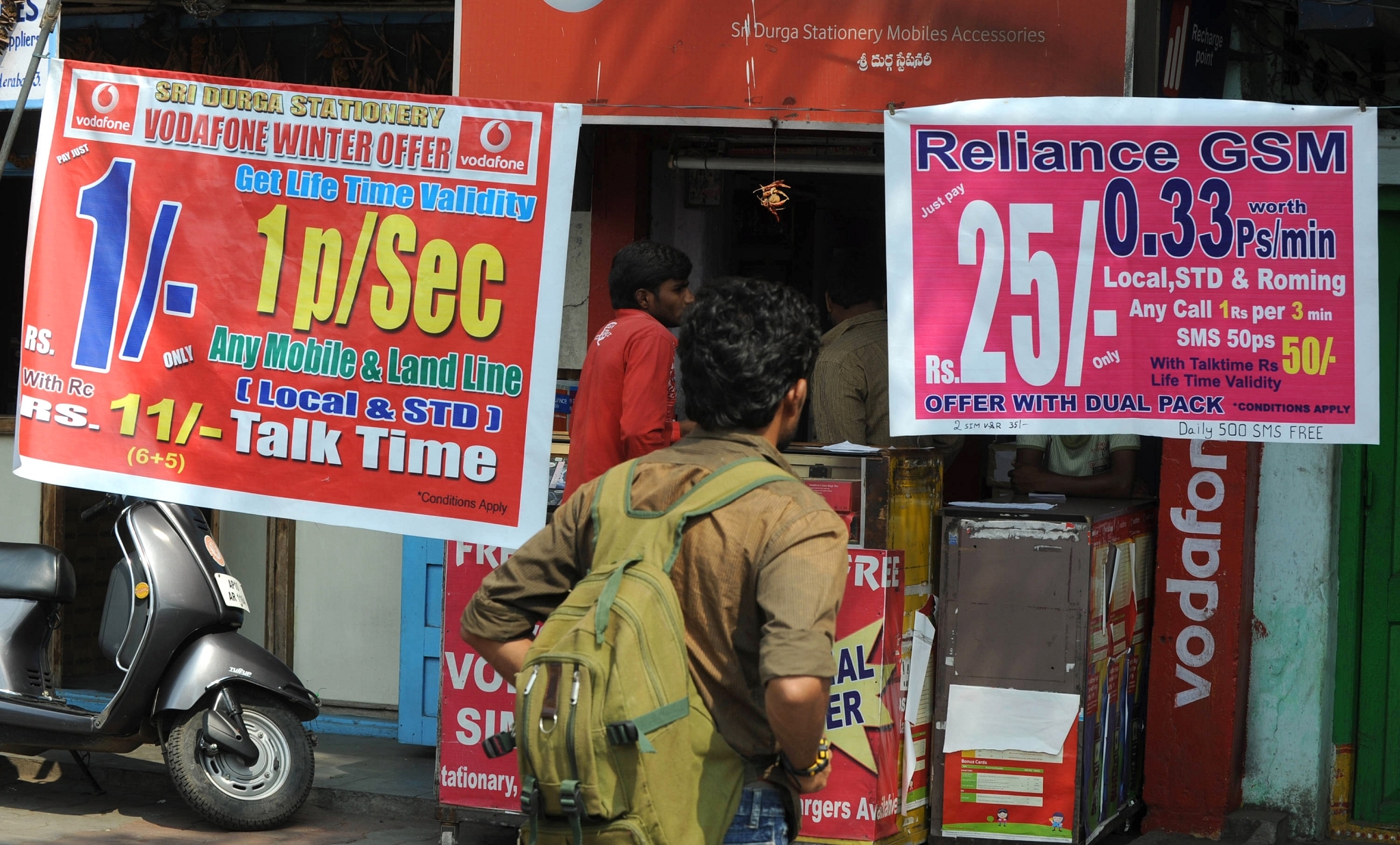 Indian Telecom Sector. Photo: Noah Seelam/AFP/Getty Images