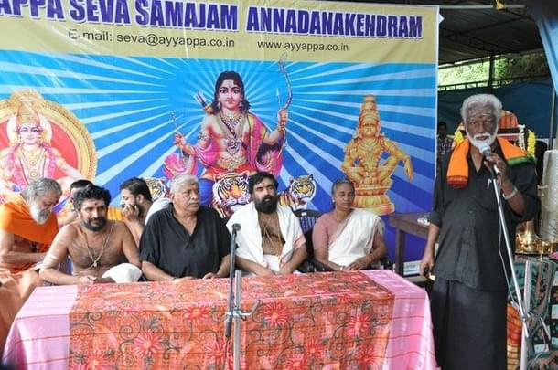 Kummanon Rajasekharan speaking in a function