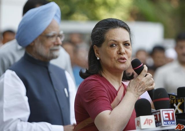 Sonia Gandhi and Manmohan Singh. (Getty Images)