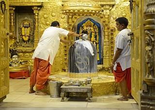 
Indian Hindu priests perform religious rituals at the Somnath temple

