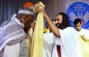 Spiritual guru and Art of Living Foundation head Sri Sri 
Ravi Shankar gives a angvastra to  
Muslim leader Yousuf Sayed