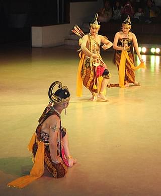 Lakshmana, Rama and Sita during their exile in Dandaka Forest depicted in Javanese dance.