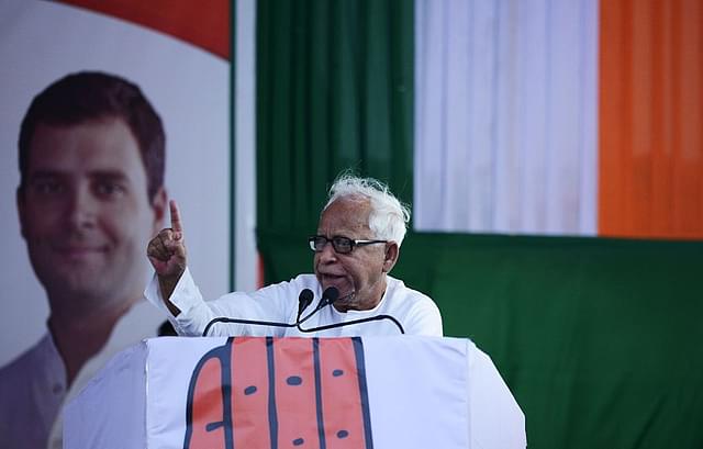 Buddhadeb Bhattacharjee speaking at a Left-Congress rally (DIBYANGSHU SARKAR/AFP/Getty Images)