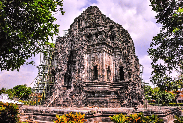 <b><i>Candi Kalasan undergoing renovation.</i></b>