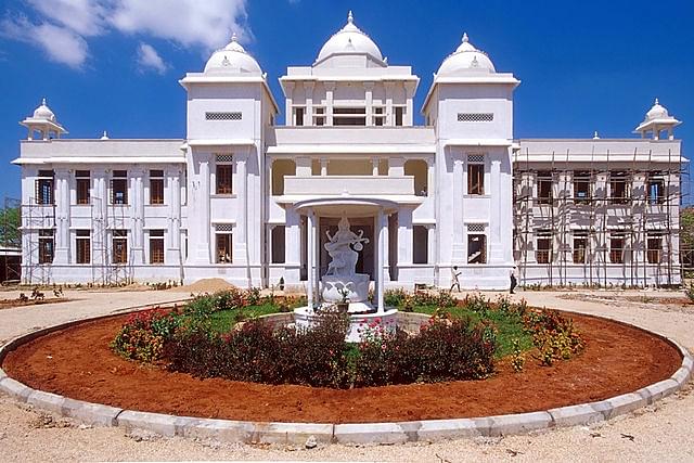 
Jaffna Public Library being rebuilt, with partly burned right wing.


