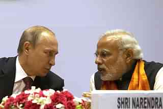 Vladimir Putin (L) and Narendra Modi (FINDLAY KEMBER/AFP/Getty Images)&nbsp;