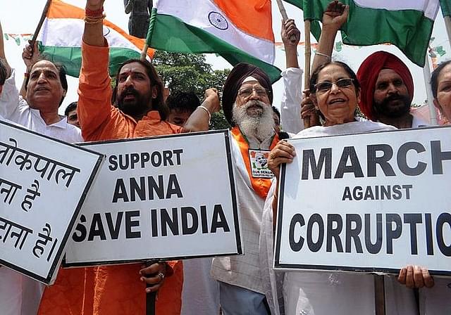 Supporters
of anti-corruption movement hold national flags and placards. Photo credit: NARINDER
NANU/AFP/GettyImages





