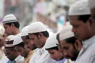 Muslims offer prayers. (SANJAY KANOJIA/AFP/Getty Images)&nbsp;