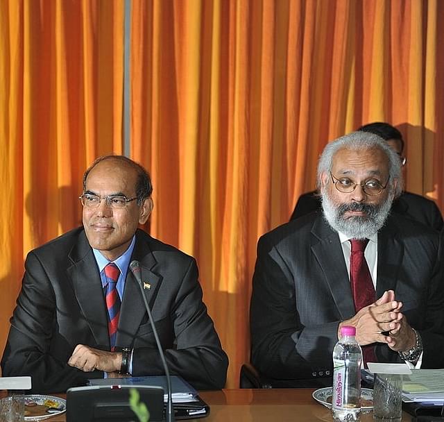 Duvvuri Subbarao, then Governor of the Reserve Bank of India (RBI) and Subir Gokarn (PUNIT PARANJPE/AFP/Getty Images)