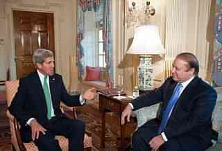 US Secretary of State John Kerry with Pak PM Nawaz Sharif in Washington 
(NICHOLAS KAMM/AFP/Getty Images)

 